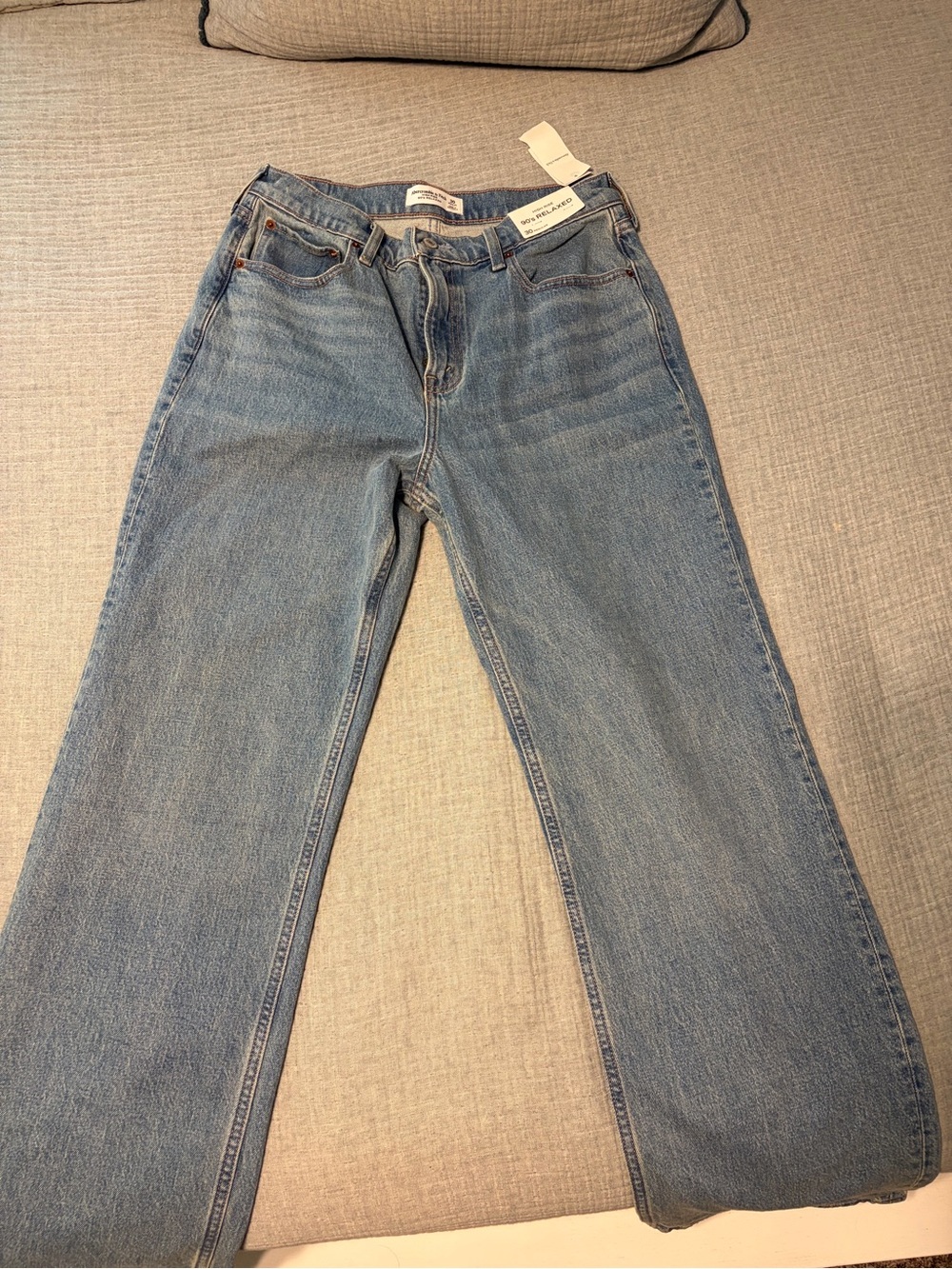 NWT Abercrombie & Fitch 90s relaxed Women's Jeans - cowgirl detail
